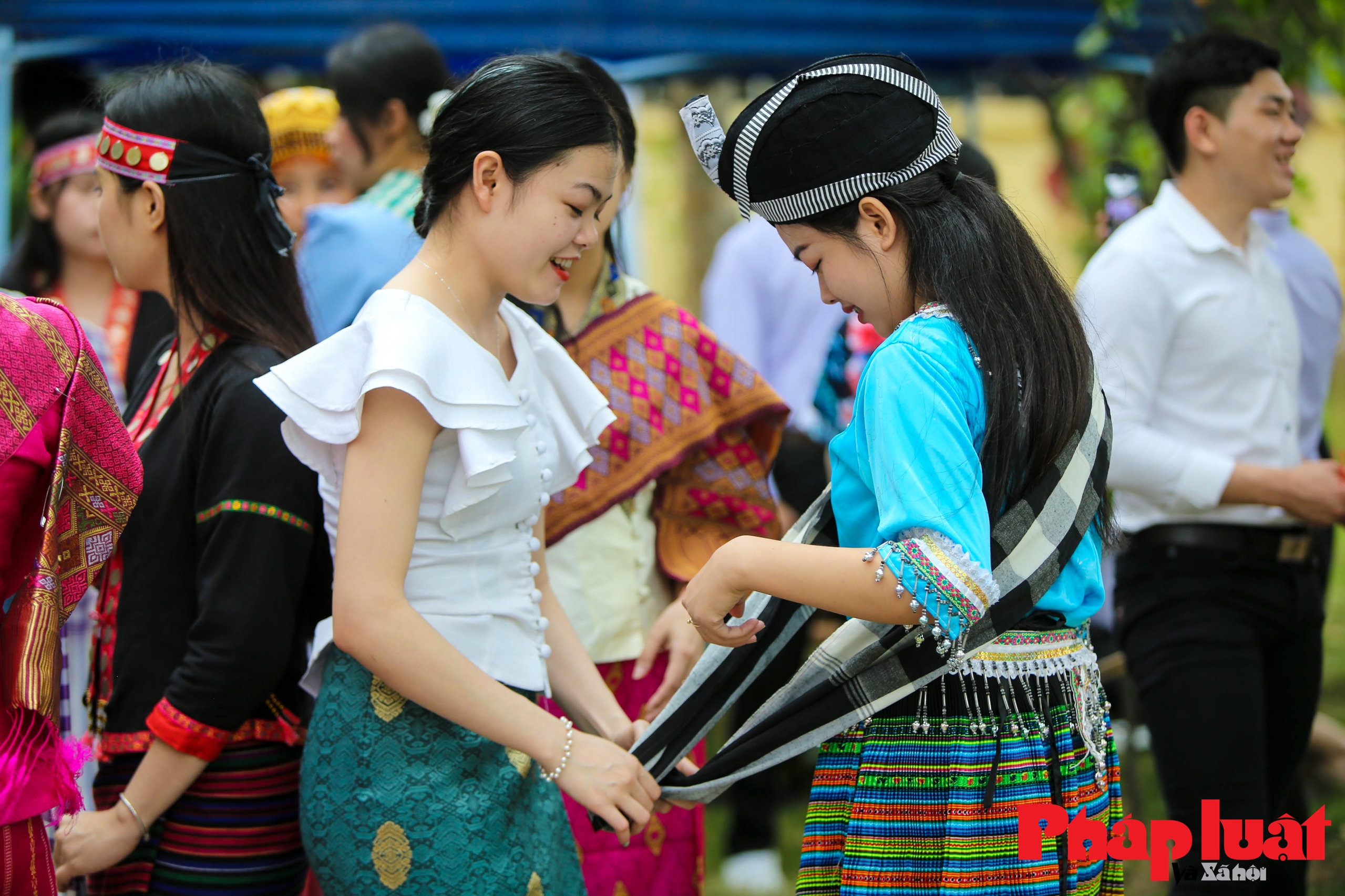 Sinh viên Lào, Campuchia đón Tết cổ truyền Bunpimay và Chol Chanam Thamay tại Hà Nội