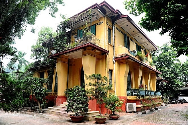 Hà Nội sẽ tiếp tục thực hiện bán 600 biệt thự cũ thuộc danh mục được bán, thuộc sở hữu Nhà nước, đang bán dở dang theo quy định của Luật Nhà ở năm 2014 và các Nghị định liên quan