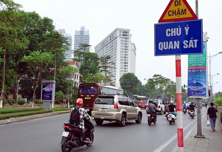 Hà Nội: Khẩn trương bổ sung loạt biển báo giao thông phục vụ SEA Games 31