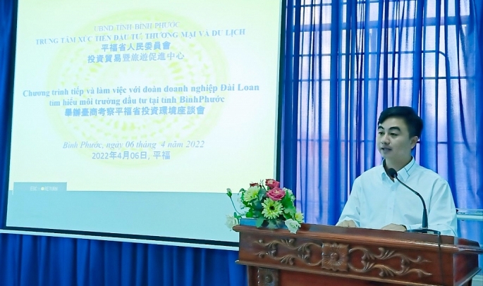 Ông Trần Quốc Duy - Giám đốc Trung tâm Xúc tiến Đầu tư - Thương mại và Du lịch tỉnh Bình Phước giới thiệu các tiềm năng và thế mạnh của tỉnh này.