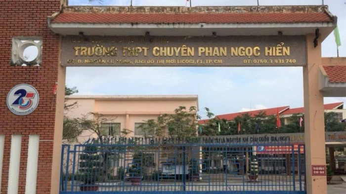 Trường THPT chuyên Phan Ngọc Hiển (phường 1, TP Cà Mau), nơi xảy ra sự việc.