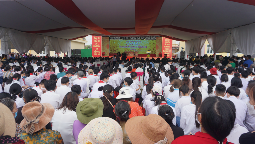 Dự lễ kỷ niệm ngoài lãnh đạo tỉnh Thanh Hóa còn có đại diện Bộ VH-TT-DL và hàng ngàn người dân địa phương.