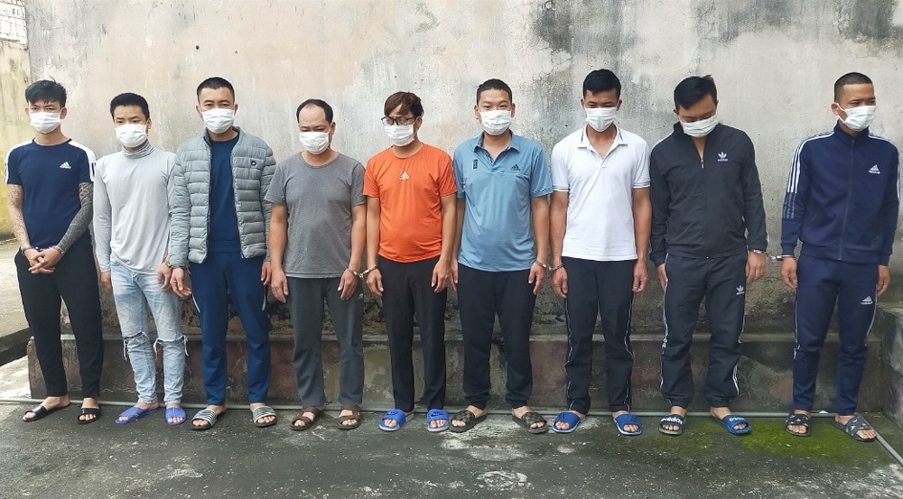 9 đối tượng tham gia đánh bạc hiện đang bị giam giữ tại Công an huyện Hoằng Hóa
