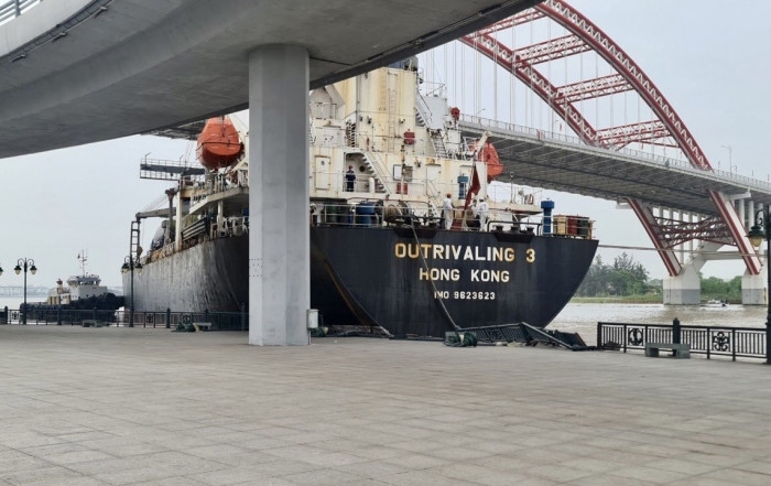 Tàu chở hàng hơn 12.000 tấn đâm vào cầu hiện đại nhất Hải Phòng