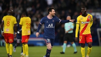 Messi lập siêu phẩm giúp PSG đăng quang Ligue 1