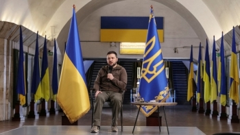 Tổng thống Ukraine tổ chức họp báo tại ga tàu điện ngầm