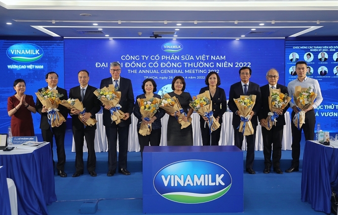 Các thành viên Hội đồng quản trị mới của Vinamilk nhiệm kỳ 2022-2026.