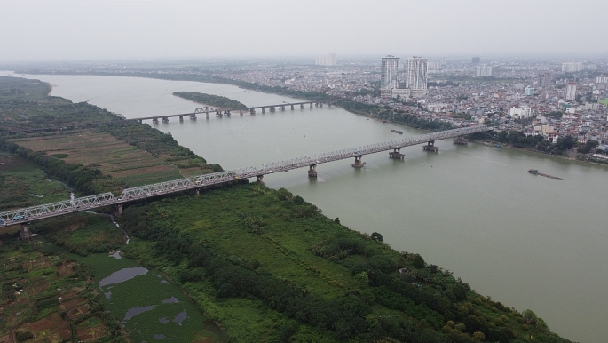 Tai nạn đường thủy khiến 2 nạn nhân rơi xuống sông Hồng mất tích