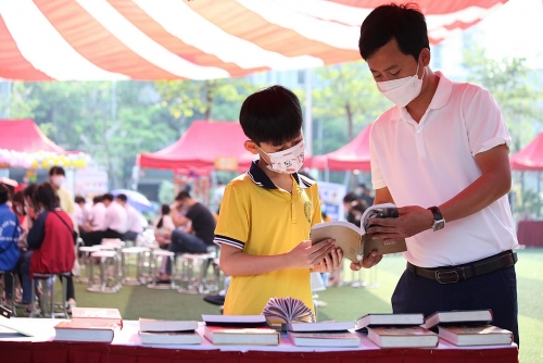 Tưng bừng các hoạt động chào mừng ngày Thống nhất đất nước và Quốc tế Lao động