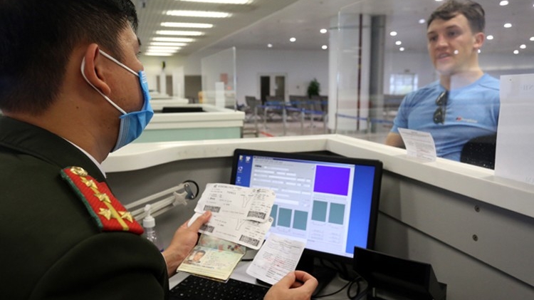 9 cửa khẩu hàng không cho phép người nước ngoài xuất nhập cảnh bằng thị thực điện tử