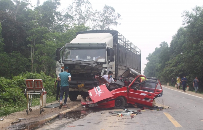 Nghệ An: 4 người thương vong trong vụ tai nạn giao thông