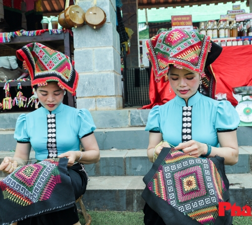 Rực rỡ sắc màu văn hoá dân tộc vùng cao giữa lòng Hà Nội