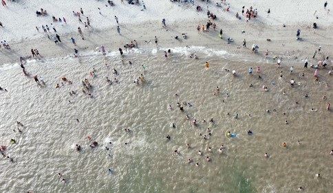 Nam sinh viên đuối nước tử vong tại bãi biển nhân tạo Đồi Rồng