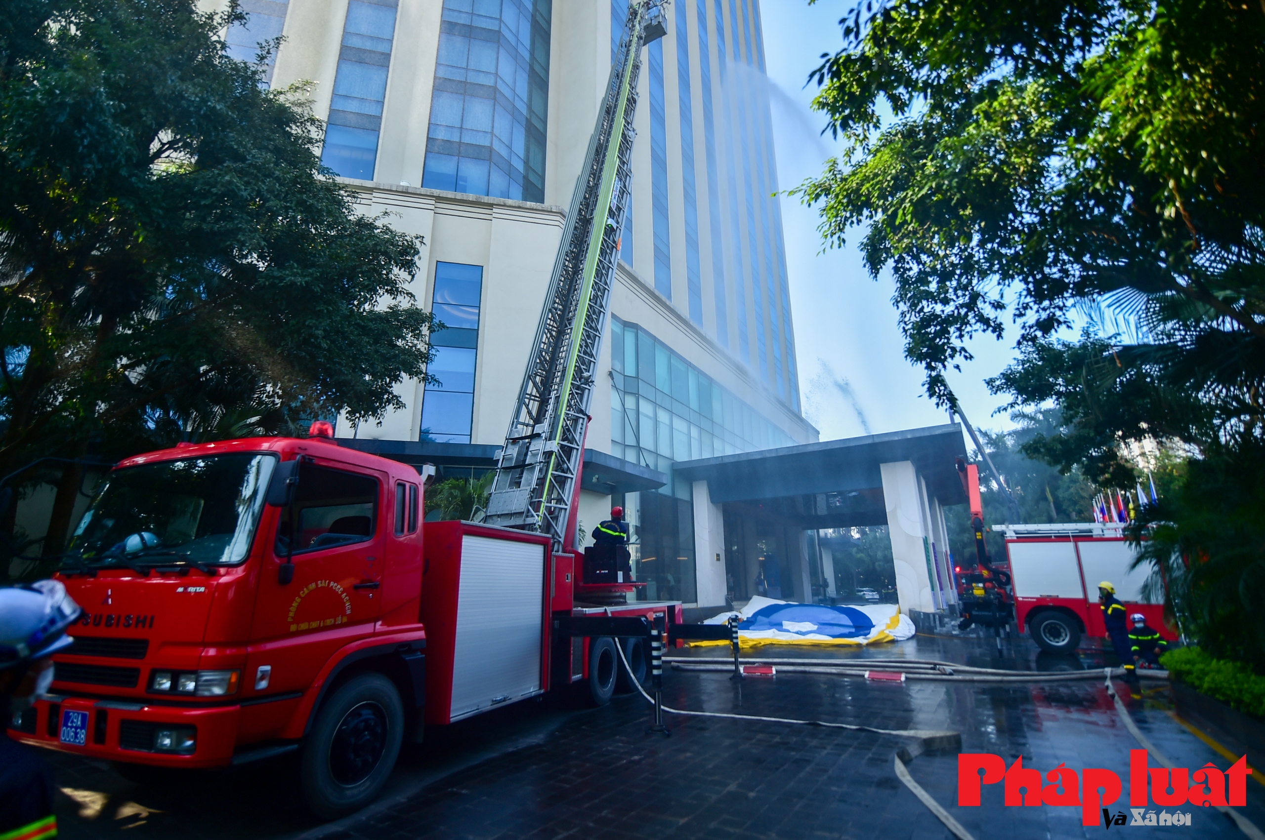 Toàn cảnh diễn tập tình huống chữa cháy khách sạn phục vụ SEA Games 31