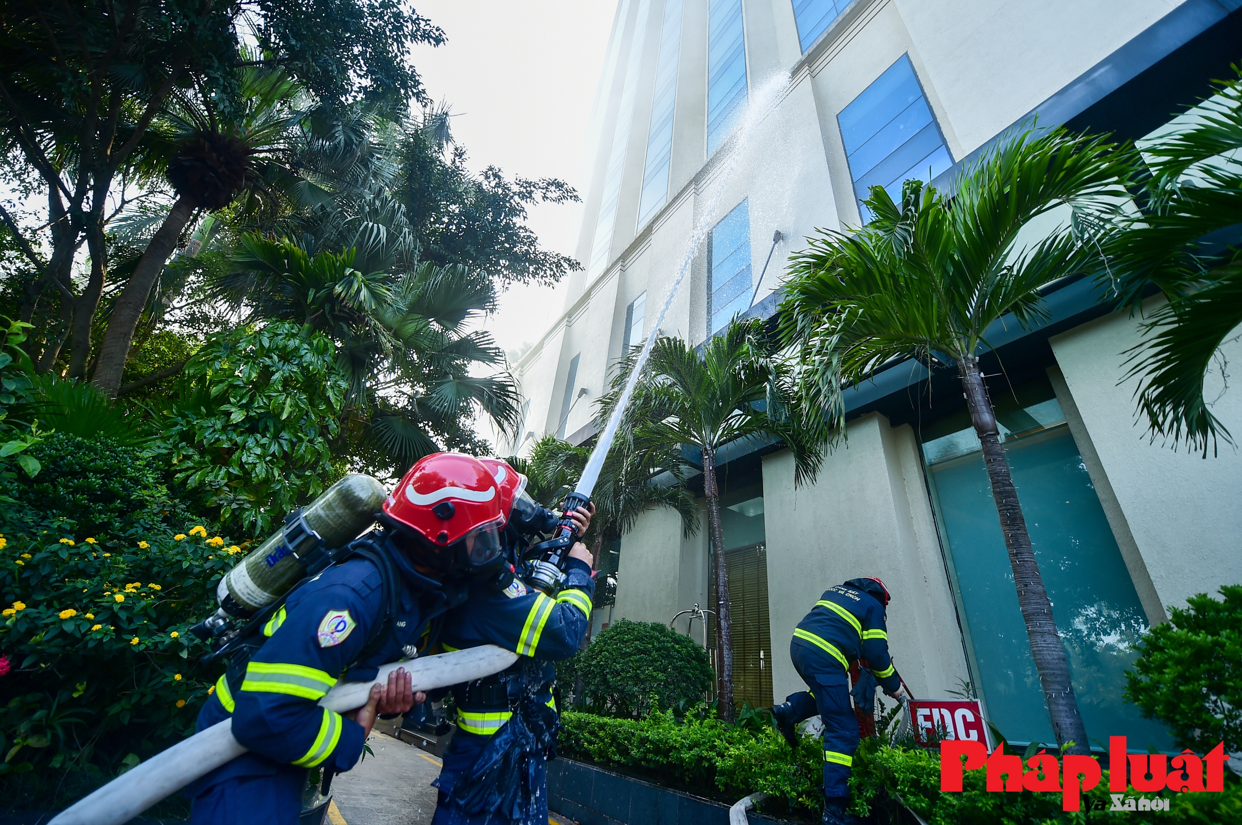 Toàn cảnh diễn tập tình huống chữa cháy khách sạn phục vụ SEA Games 31