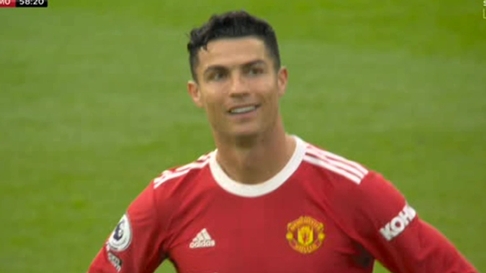M.U thủng lưới… Ronaldo nở nụ cười