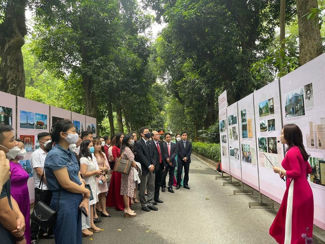 Triển lãm 200 ảnh, tư liệu quý về Chủ tịch Hồ Chí Minh