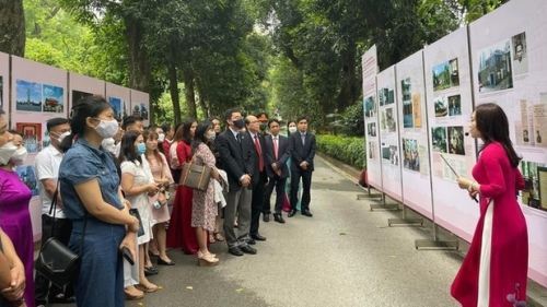 Triển lãm 200 ảnh, tư liệu quý về Chủ tịch Hồ Chí Minh