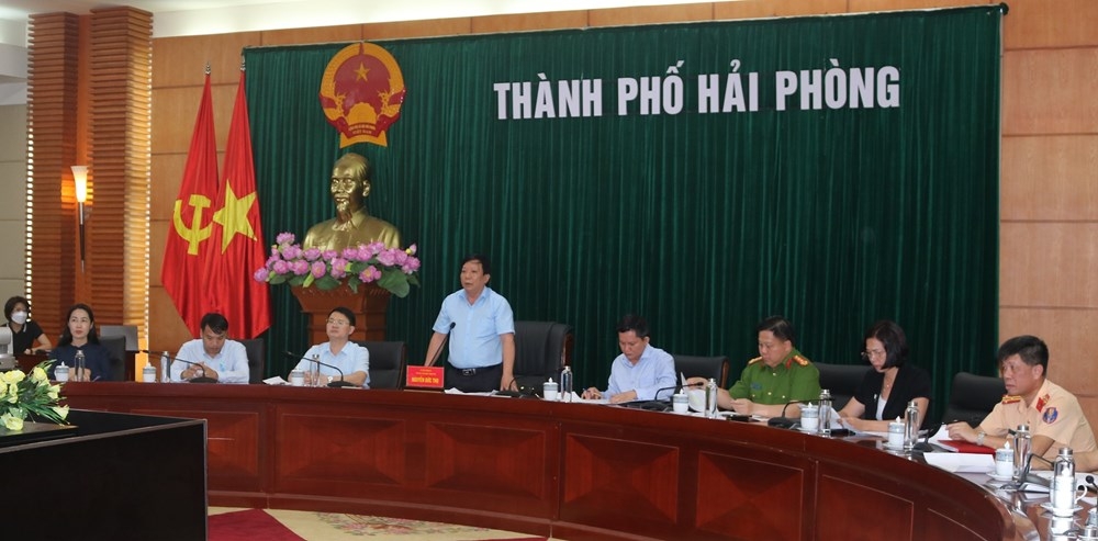 Phó Chủ tịch UBND thành phố Nguyễn Đức Thọ phát biểu chỉ đạo tại cuộc họp.