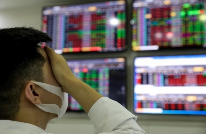 Cổ phiếu bị bán tháo, VN-Index mất vùng giá 1.250 điểm