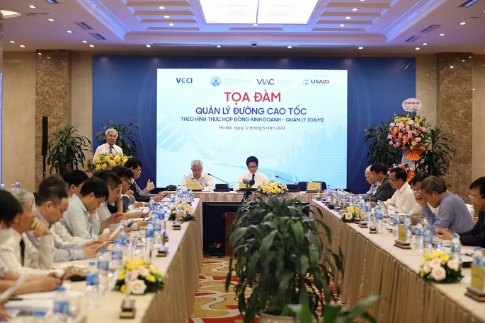 Các tham luận tại tọa đàm xoay quanh vấn đề “Hình thức hợp đồng kinh doanh – quản lý theo phương thức PPP trong công tác quản lý vận hành đường cao tốc – Thực tiễn tại Việt Nam & kinh nghiệm quốc tế”. 
