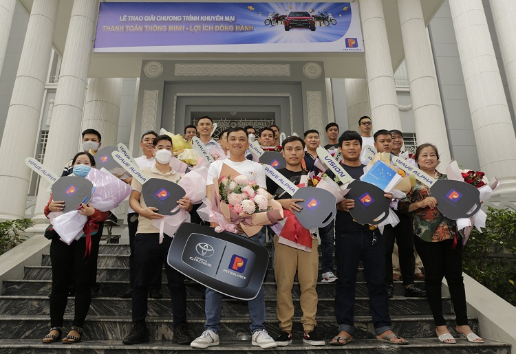 20 khách hàng nhận giải tại buổi lễ tổ chức tại Petrolimex Sài Gòn