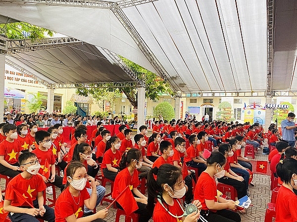 Ngày hội ngoại ngữ thu hút đoông đảo các em học sinh tham gia