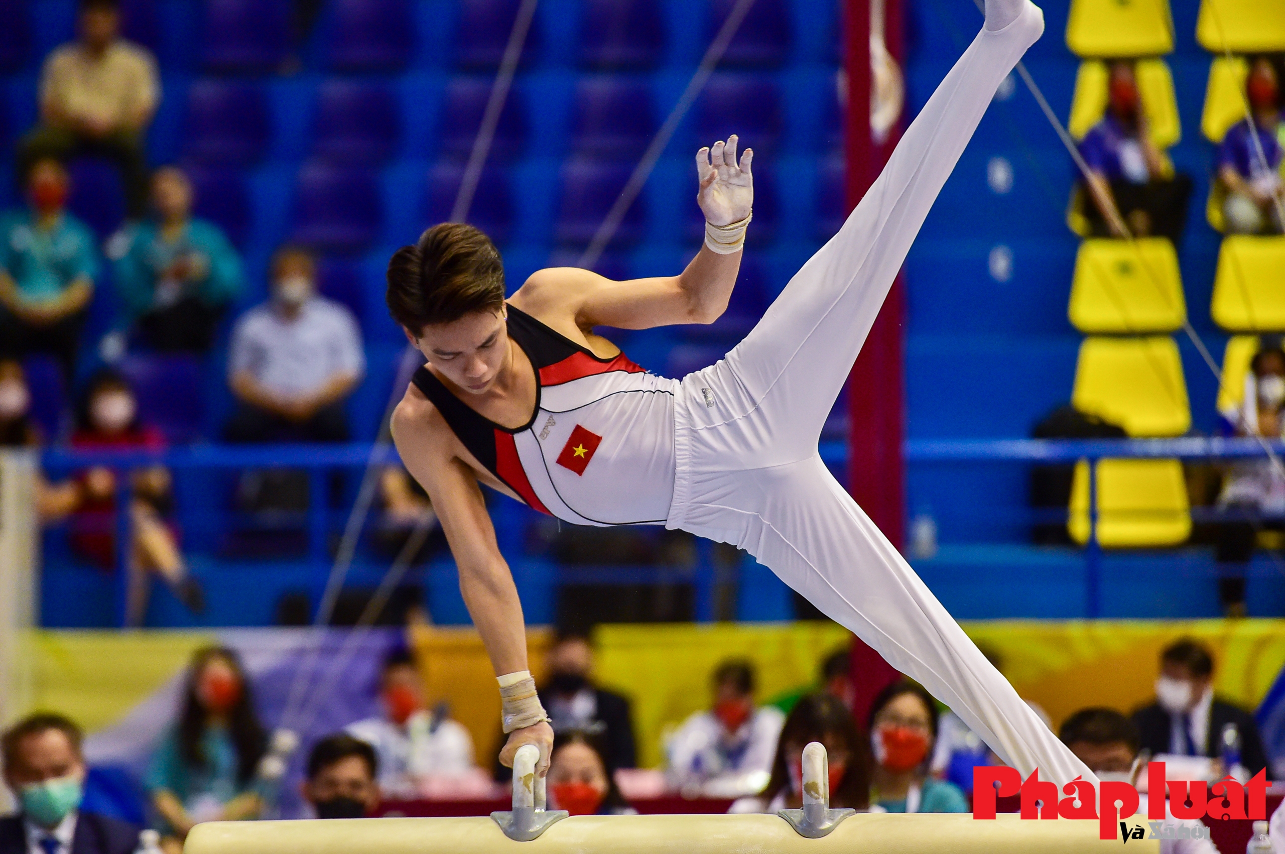 Ảnh: Thể dục dụng cụ Việt Nam vượt Philippines giành huy chương vàng sít sao