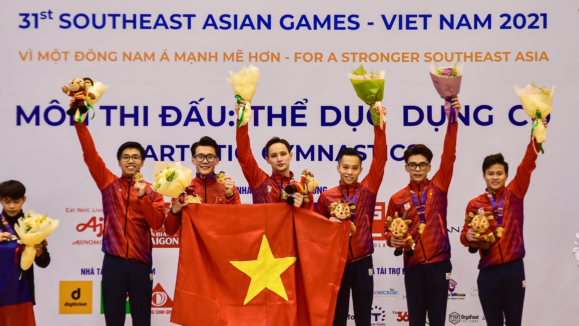 Thể dục dụng cụ Việt Nam vượt Philippines giành huy chương Vàng sít sao