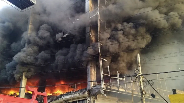 Ấn Độ: Cháy lớn tòa nhà thương mại, hàng chục người thiệt mạng