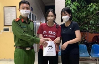 2 nữ du khách Hàn Quốc xúc động cảm ơn lực lượng công an