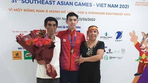 “Kình ngư” Nguyễn Huy Hoàng thắng áp đảo đường đua xanh 1.500m
