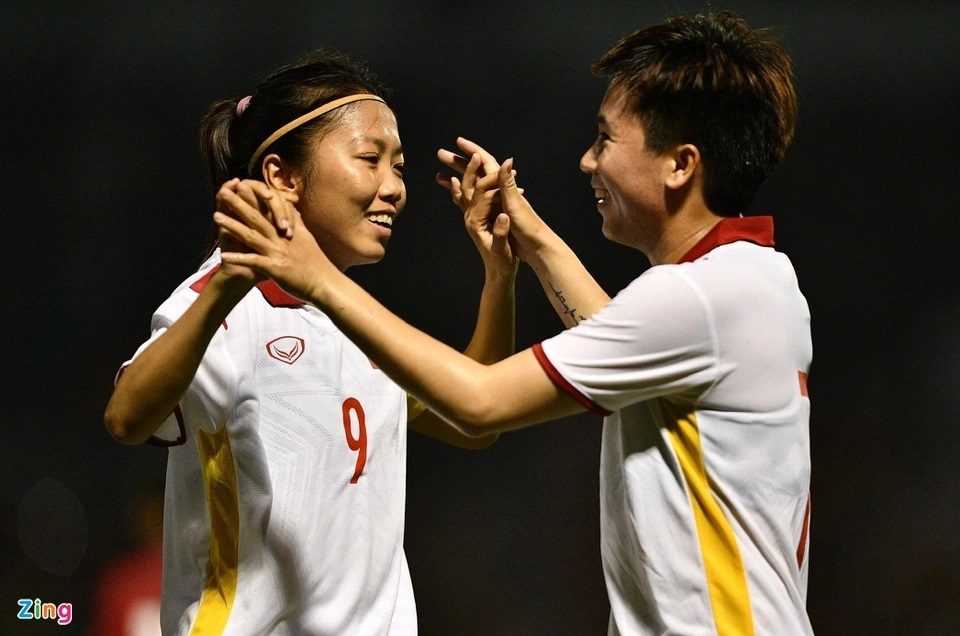 Tuyết Dung ghi bàn đẹp trong chiến thắng của tuyển Việt Nam. Ảnh: Hoàng Hà.