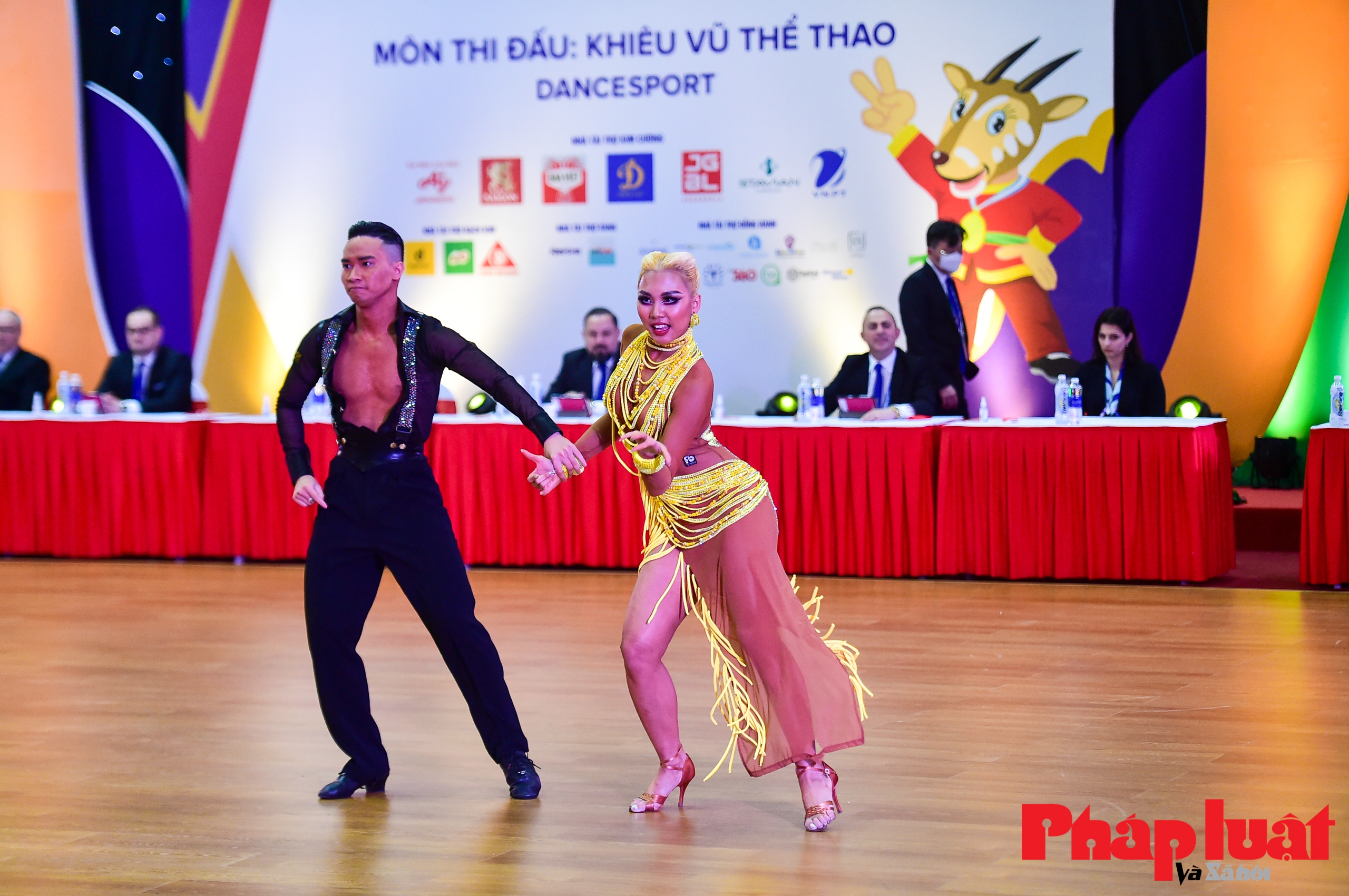 VĐV Hà Nội mở màn 2 Huy chương Vàng ngày thi đấu đầu tiên bộ môn Dance Sport
