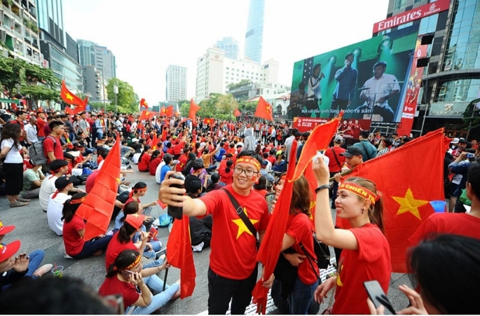 Người dân tập trung trên đường Nguyễn Huệ  xem U23 Việt Nam