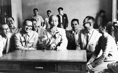 Tư tưởng Hồ Chí Minh trong xây dựng đội ngũ cán bộ tư pháp