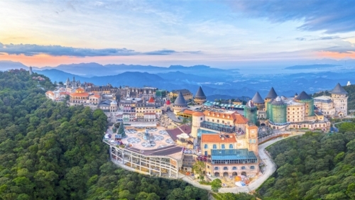 Sun World Ba Na Hills hóa xứ sở của những người khổng lồ