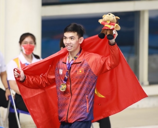 “Chiến binh sao vàng” Nguyễn Huy Hoàng - Nguyễn Thị Oanh vinh danh vận động viên xuất sắc nhất SEA Games 31