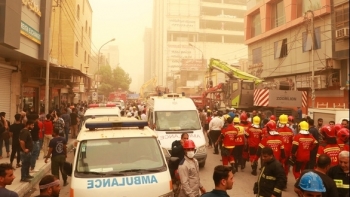 Sập tòa nhà 10 tầng khiến ít nhất 80 người mắc kẹt dưới đống đổ nát