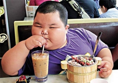 Trẻ thừa cân, béo phì ăn gì để vẫn no mà không sợ béo?