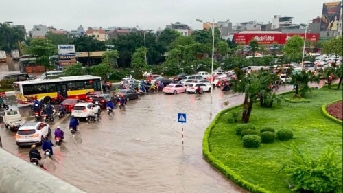 Làm thế nào để giải quyết tình trạng “phố biến thành sông”?