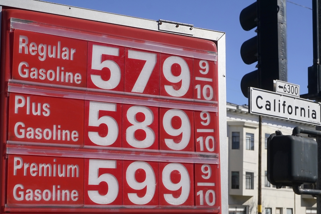 Giá xăng ở Mỹ chạm mức kỷ lục cao nhất từ trước đến nay