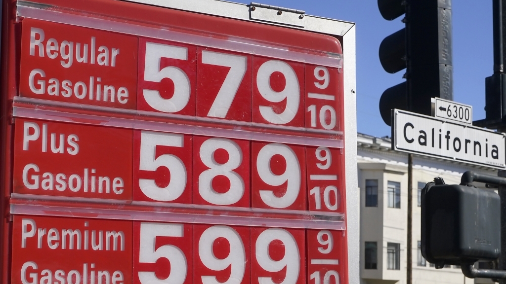 Giá xăng ở Mỹ chạm mức kỷ lục cao nhất từ trước đến nay