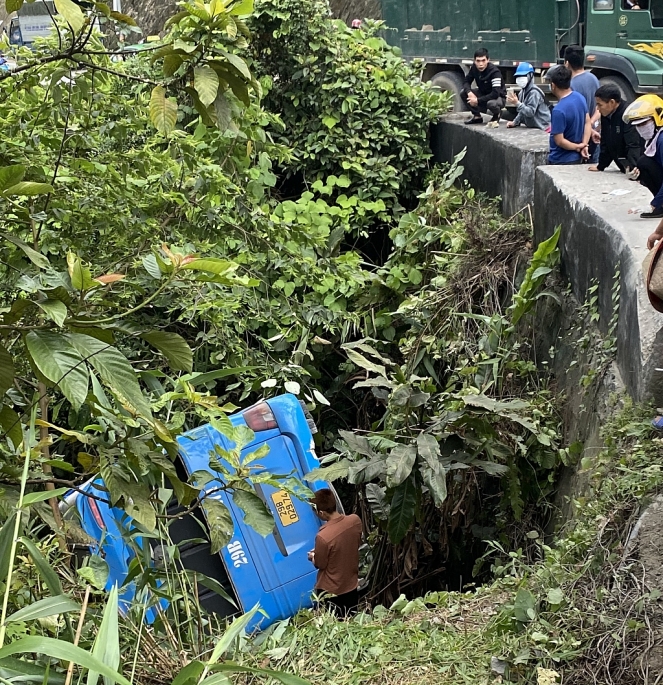 Xe ô tô chở khách du lịch gặp nạn trên đường di chuyển từ Tam Đảo trở về