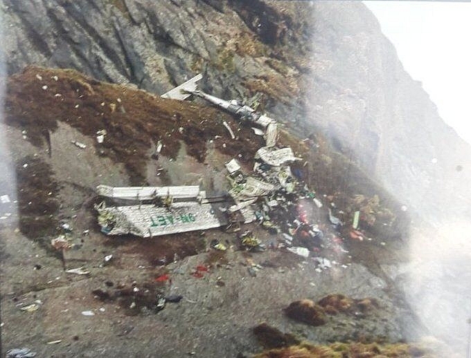 Hình ảnh xác chiếc máy bay chở 22 khách của Nepal
