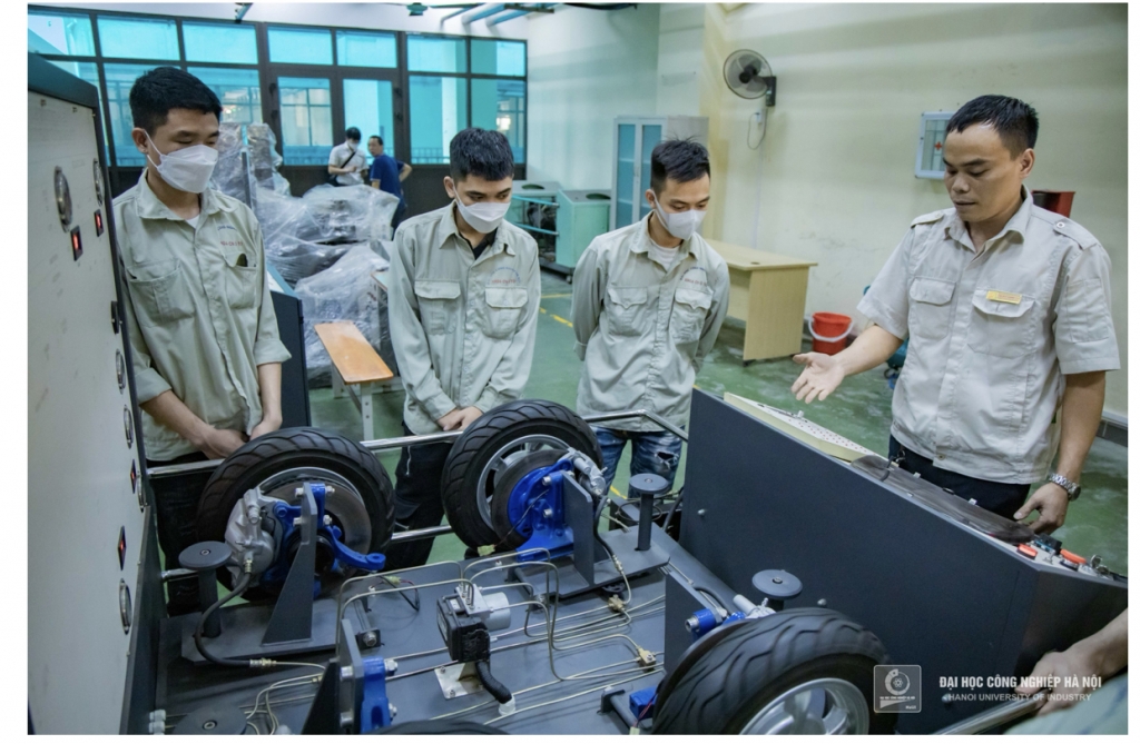 Đại học Công nghiệp Hà Nội khẳng định vai trò tiên phong trong đào tạo ngành Công nghệ kỹ thuật Cơ điện tử ô tô