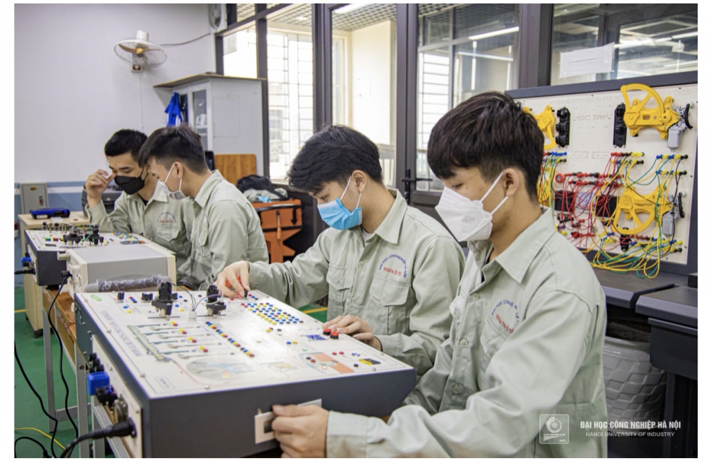 Đại học Công nghiệp Hà Nội khẳng định vai trò tiên phong trong đào tạo ngành Công nghệ kỹ thuật Cơ điện tử ô tô