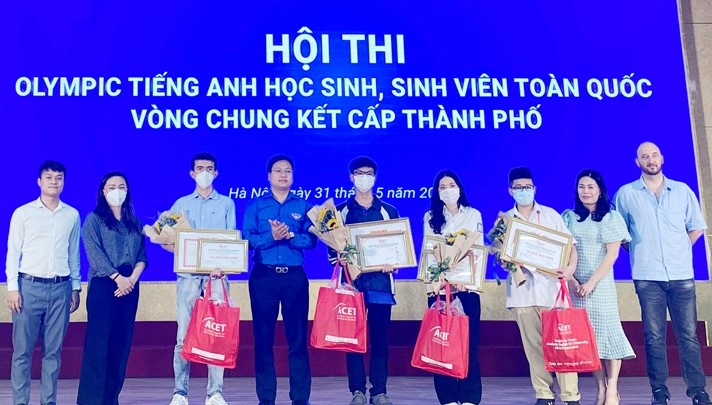Top 4 xuất sắc nhất của Hội thi Olympic tiếng Anh học sinh, sinh viên thành phố Hà Nội
