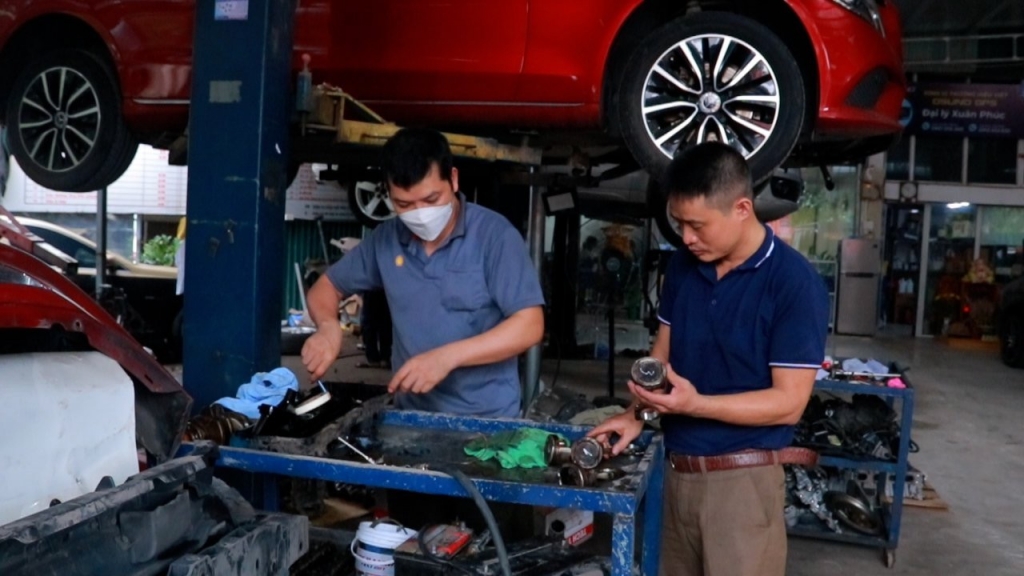 Hà Nội: Hàng loạt ô tô, xe máy bị thủy kích sau những ngày mưa lớn