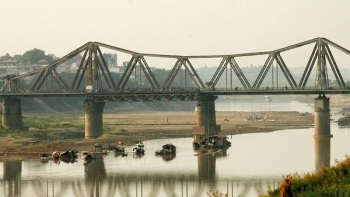 Xử lý nghiêm phương tiện thuộc diện cấm vẫn lưu thông qua cầu Long Biên
